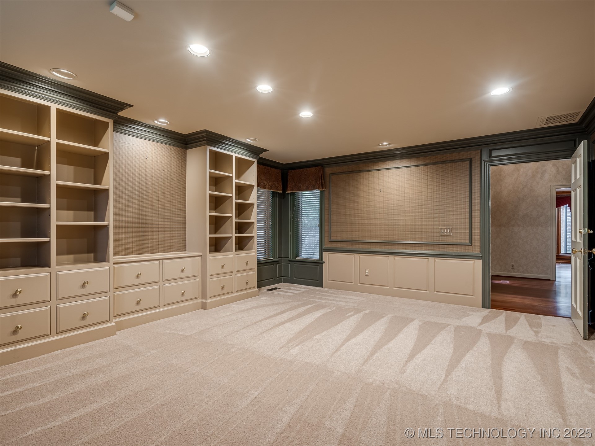 11475 S Yale Avenue Property Photo 8