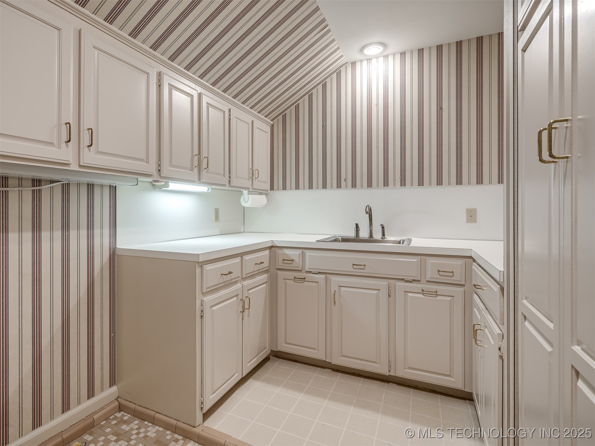 11475 S Yale Avenue Property Photo 57