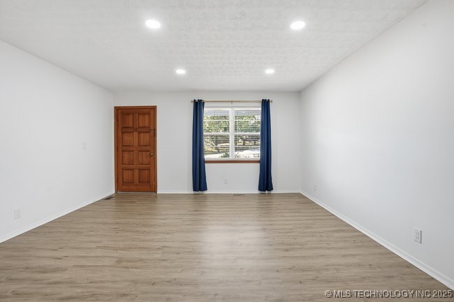 4367 Lakeside Drive Property Photo 7