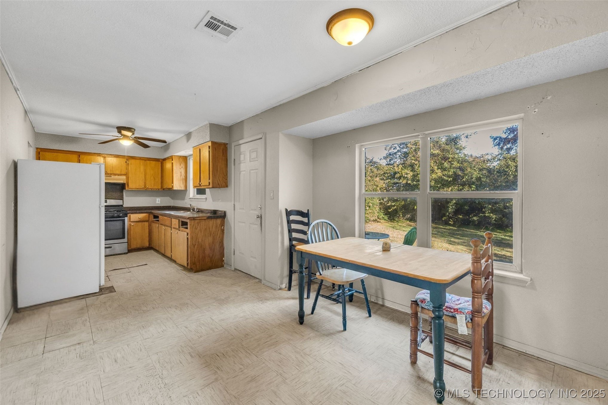 571 W 149th Place Property Photo 6