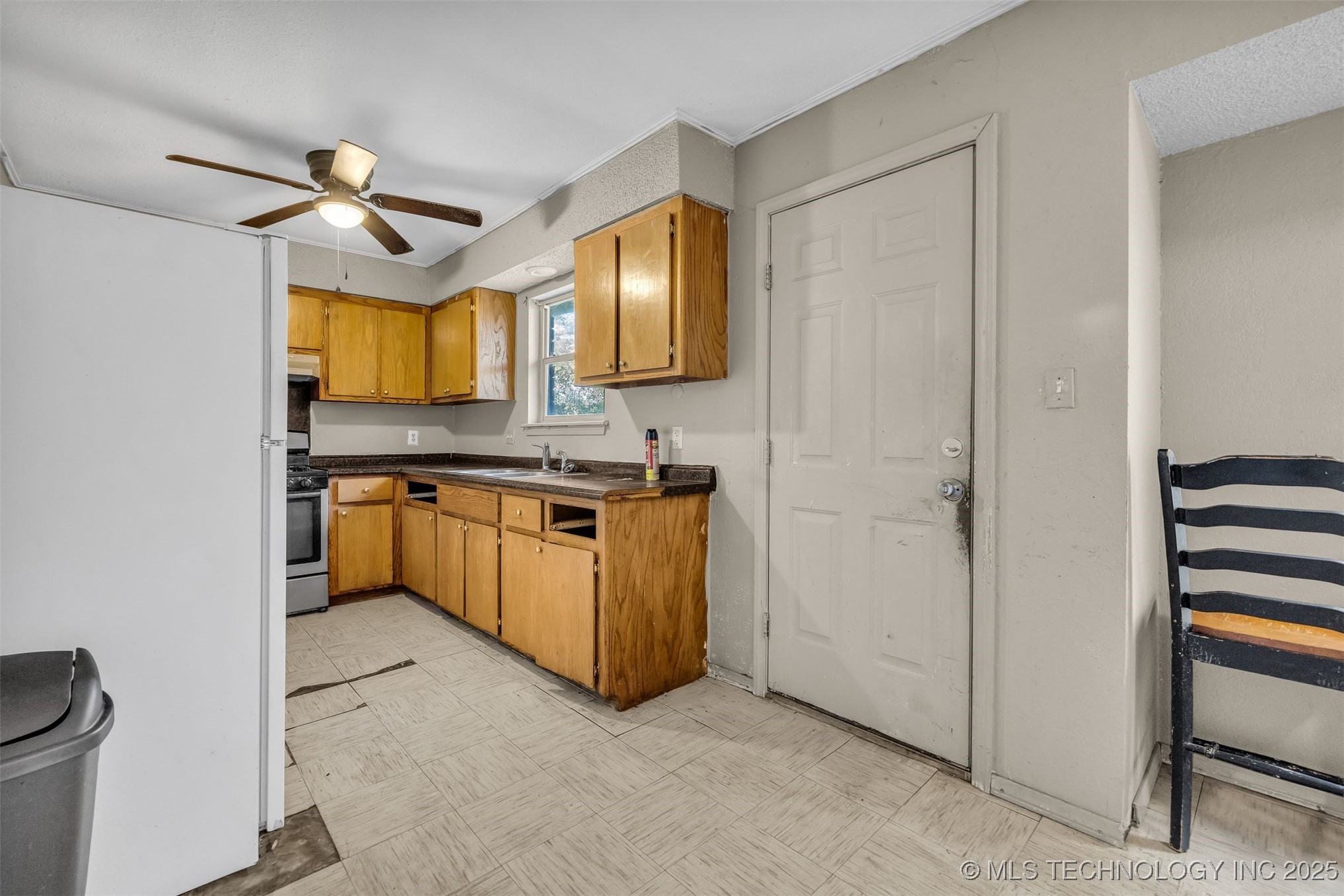 571 W 149th Place Property Photo 9