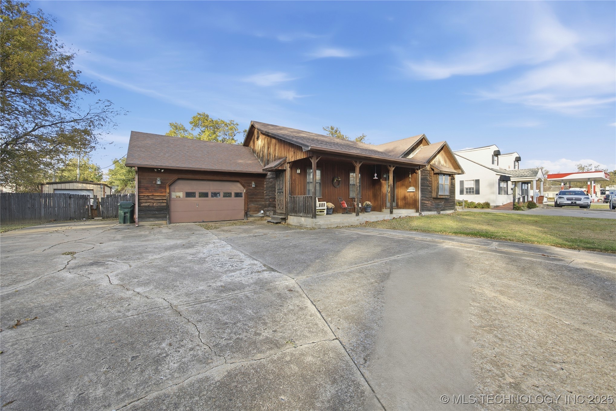 1812 Houston Street Property Photo 4