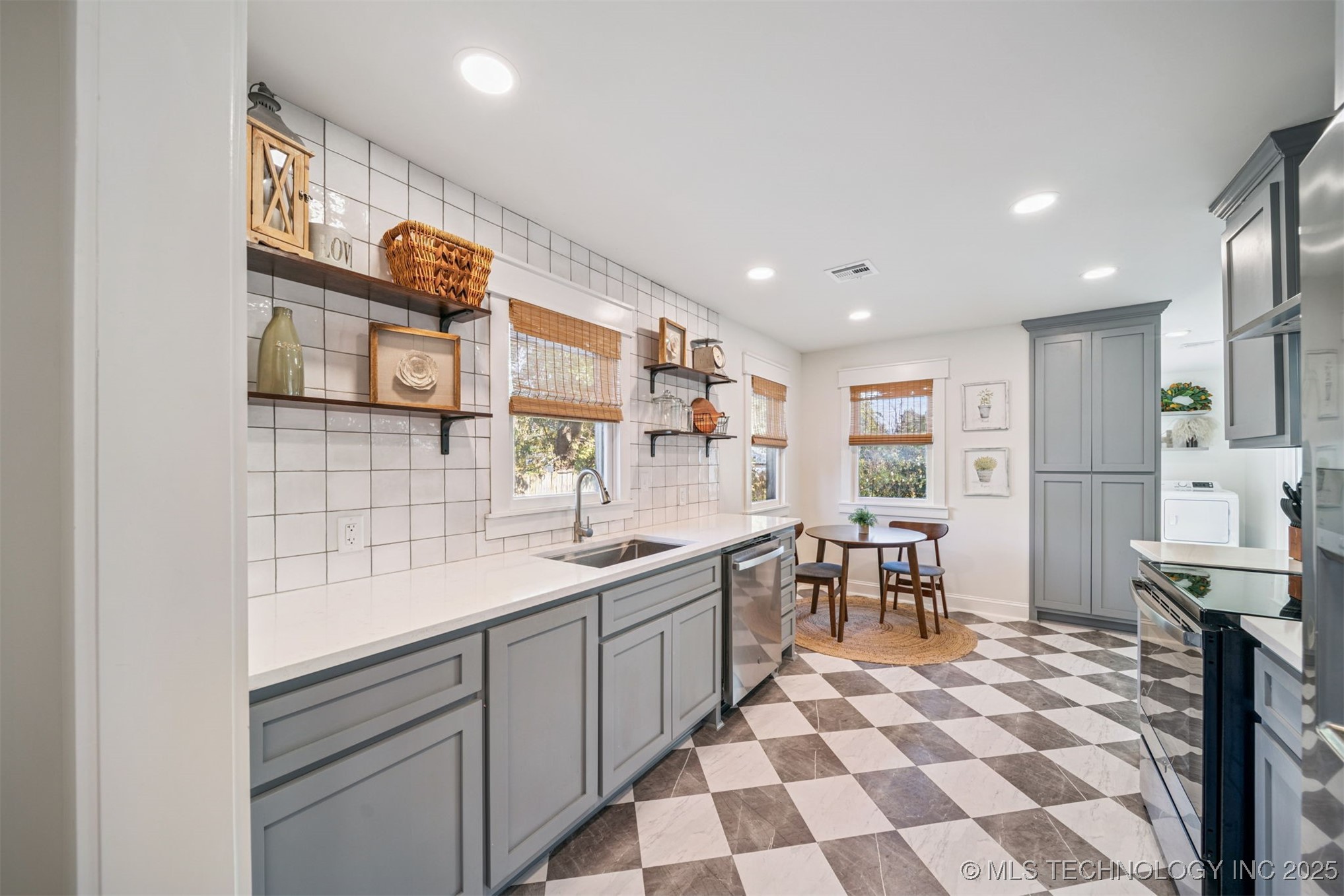 1423 S Delaware Avenue Property Photo 12