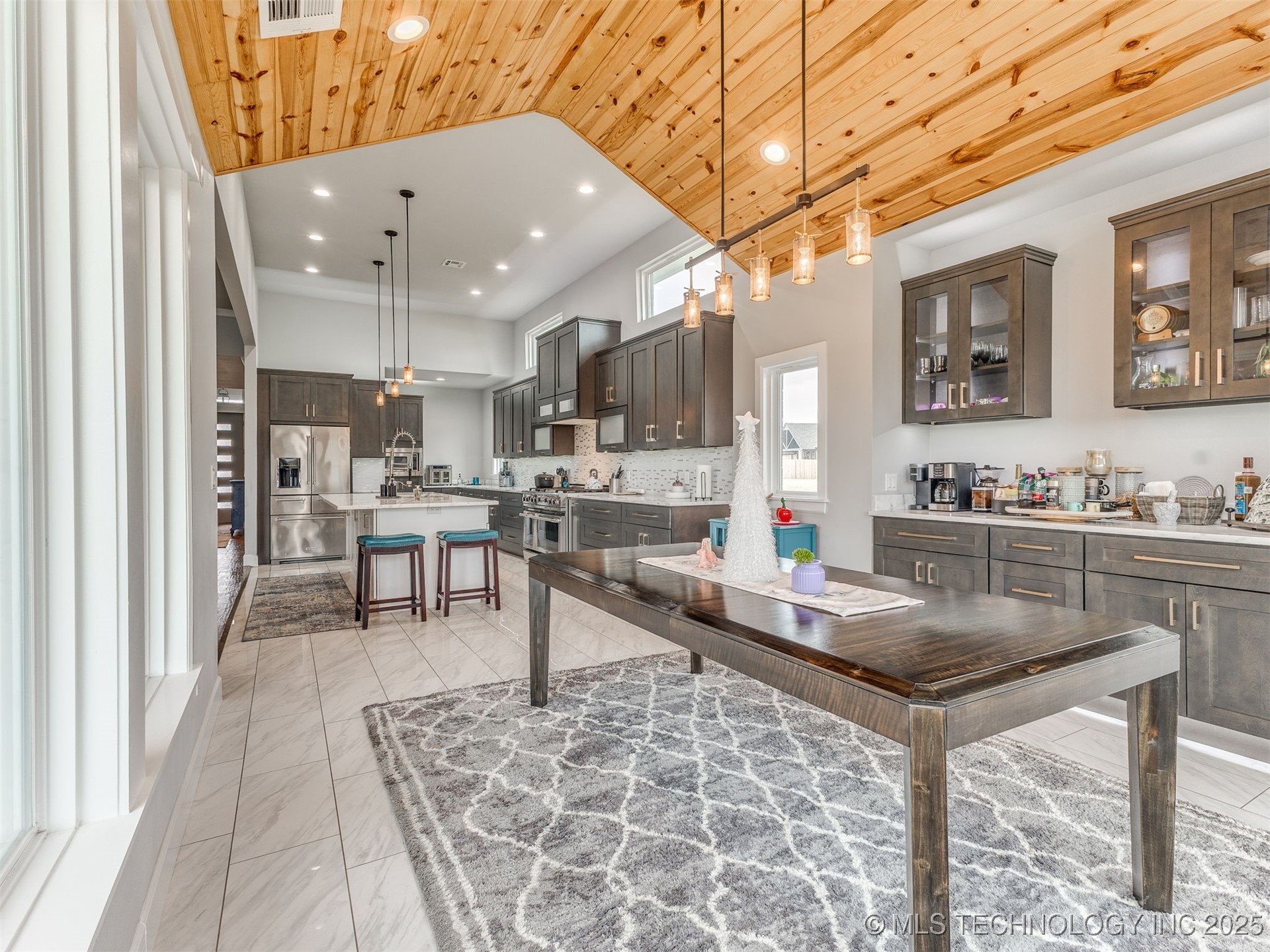 17243 S 21st East Avenue Property Photo 2