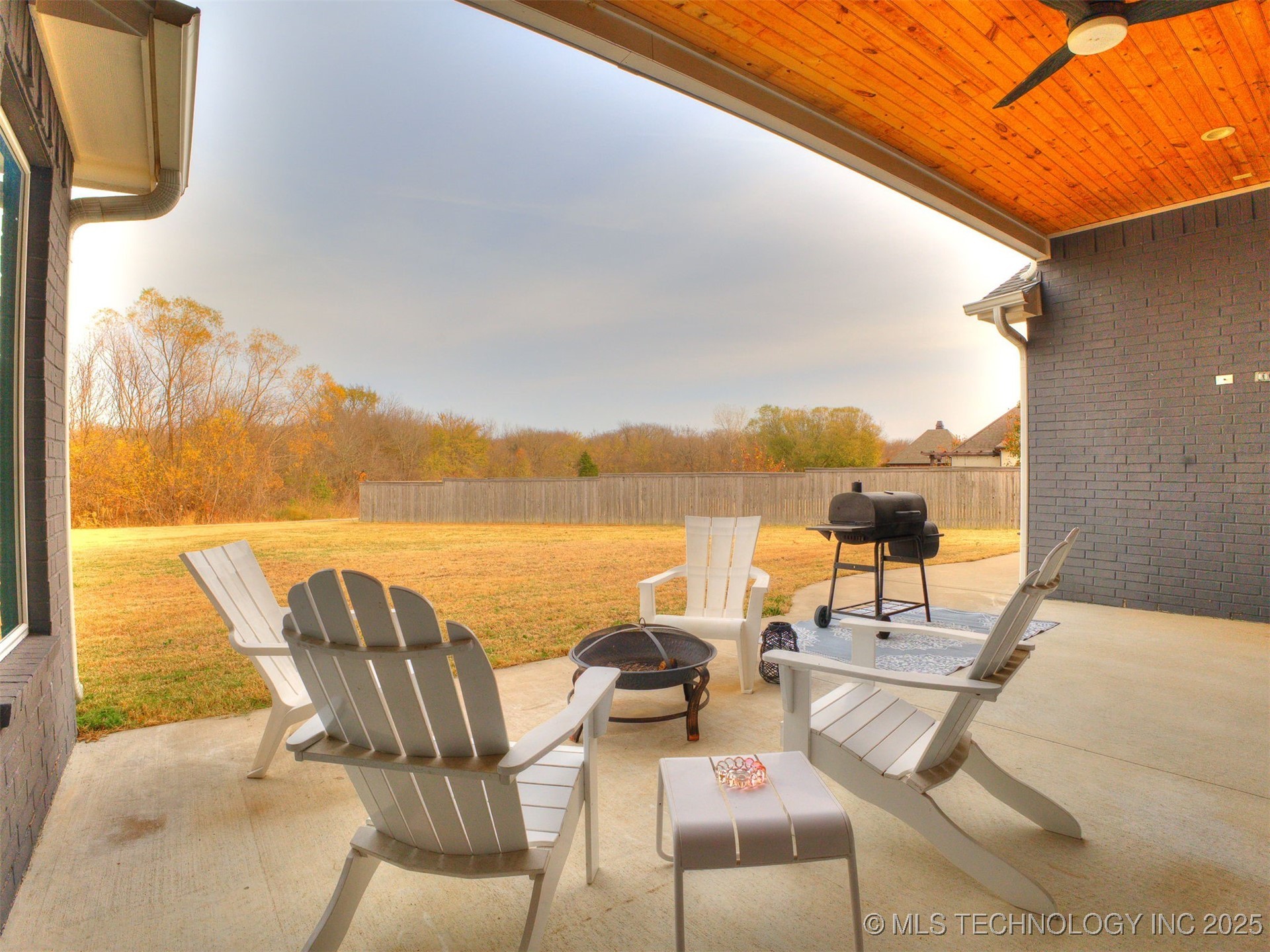 17243 S 21st East Avenue Property Photo 4