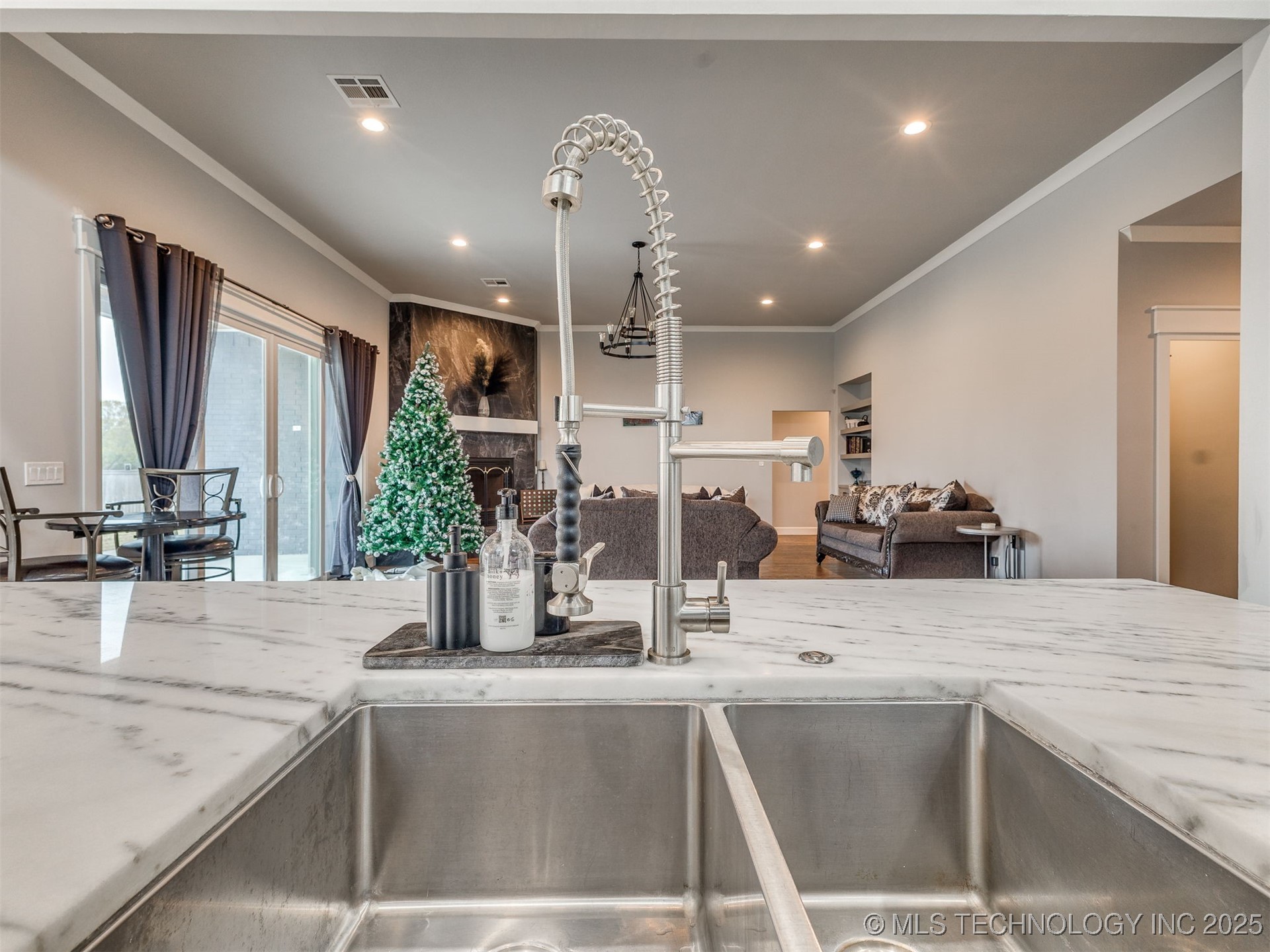 17243 S 21st East Avenue Property Photo 15