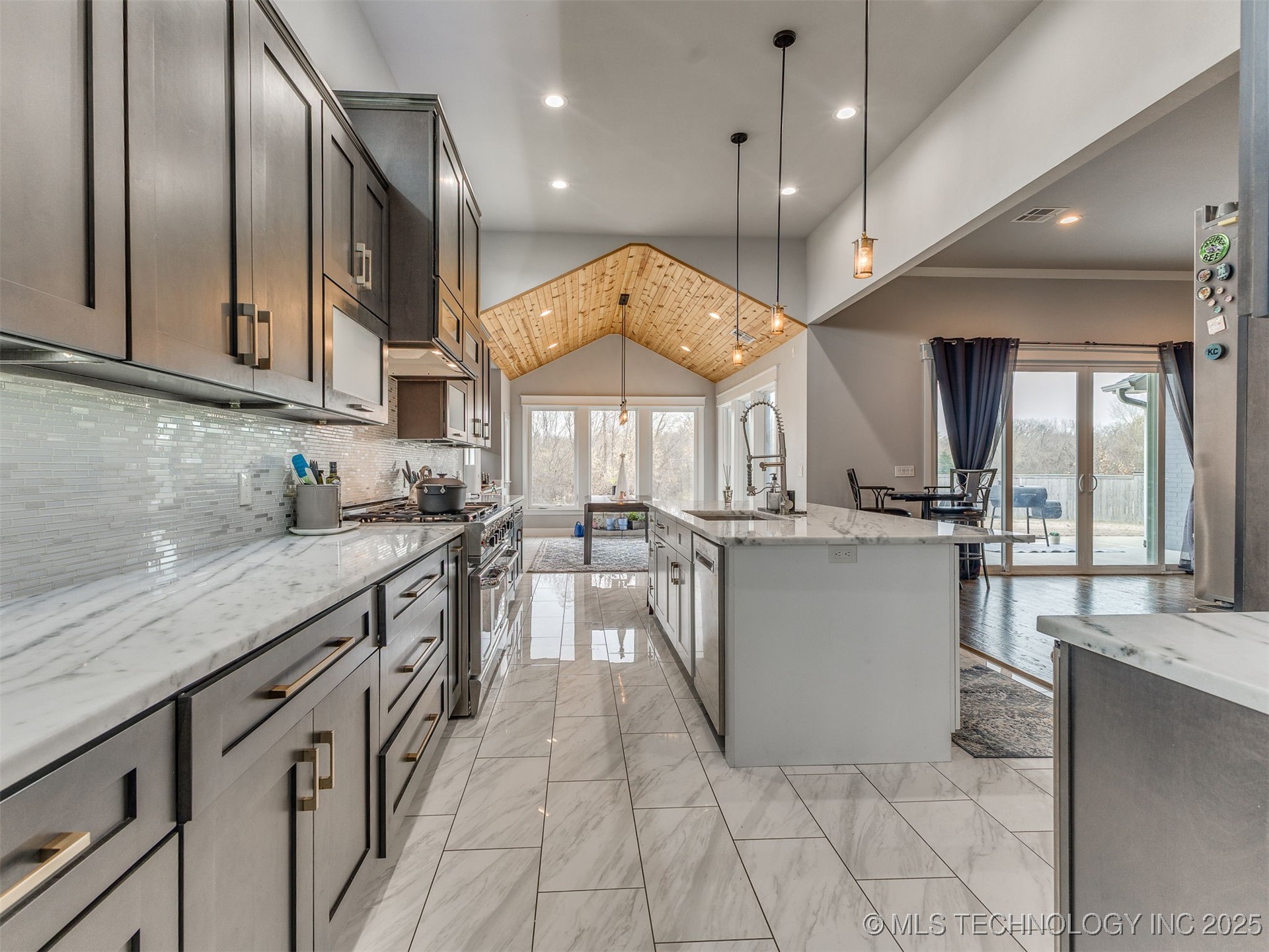 17243 S 21st East Avenue Property Photo 22