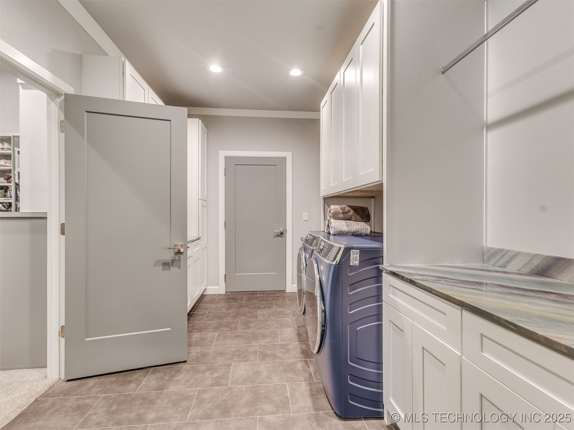 17243 S 21st East Avenue Property Photo 43