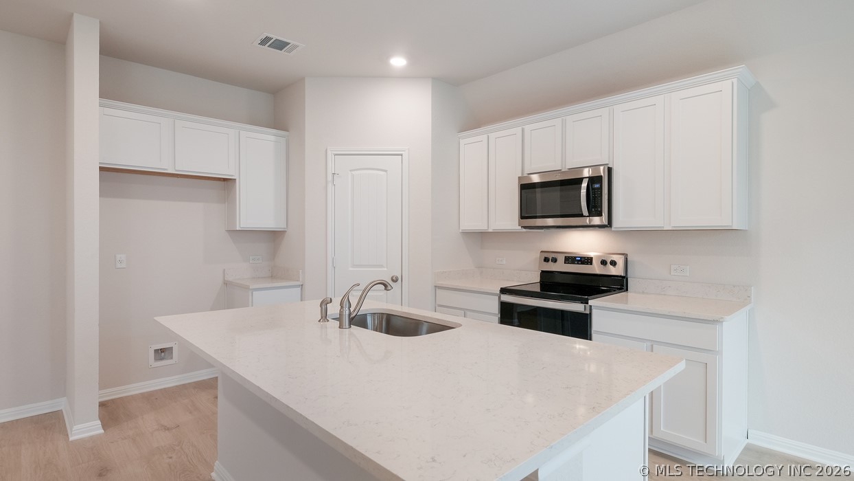 3510 N 35th Court Property Photo 9