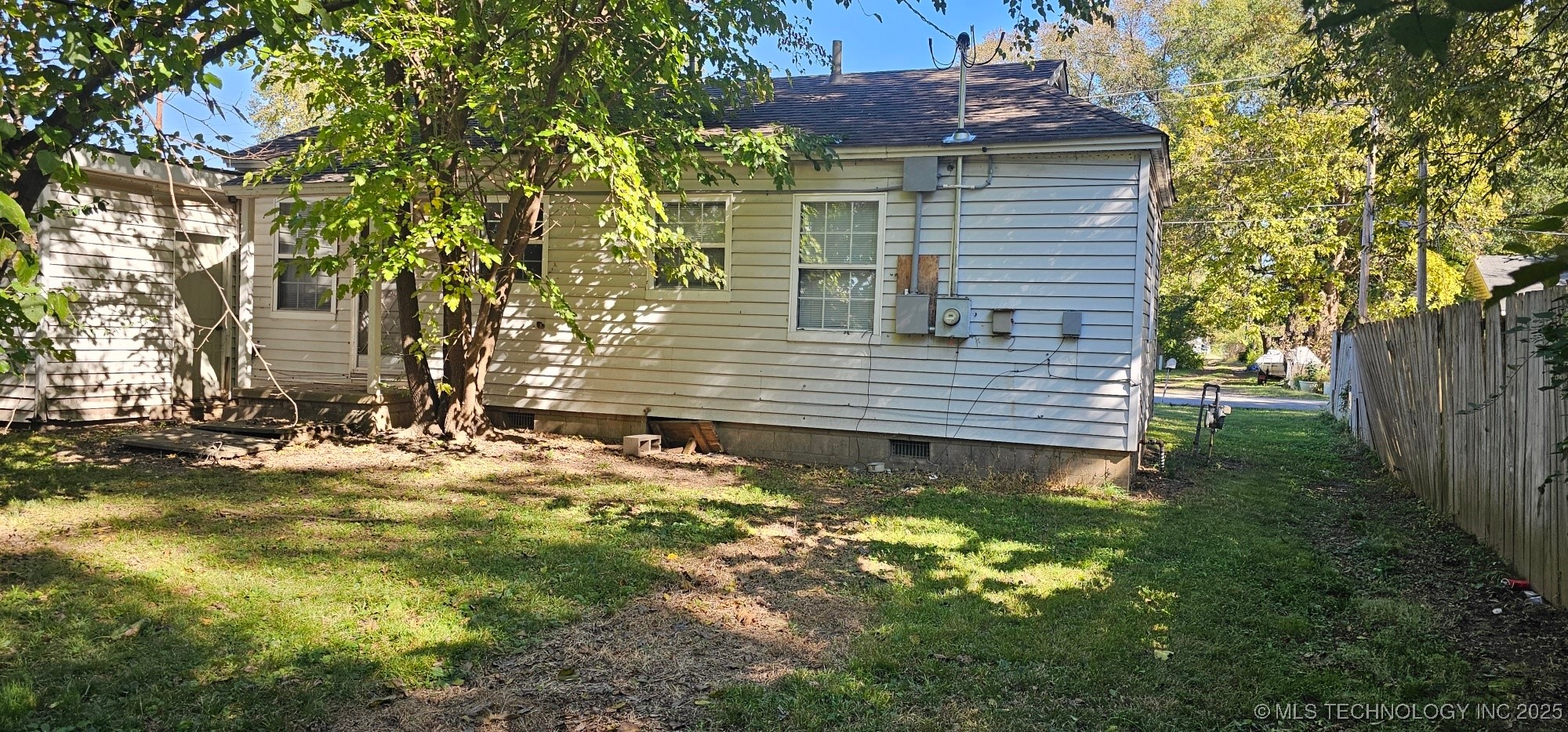 111 N Holly Street Property Photo 4