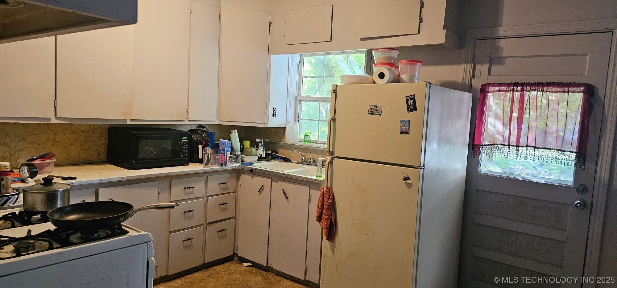 111 N Holly Street Property Photo 7