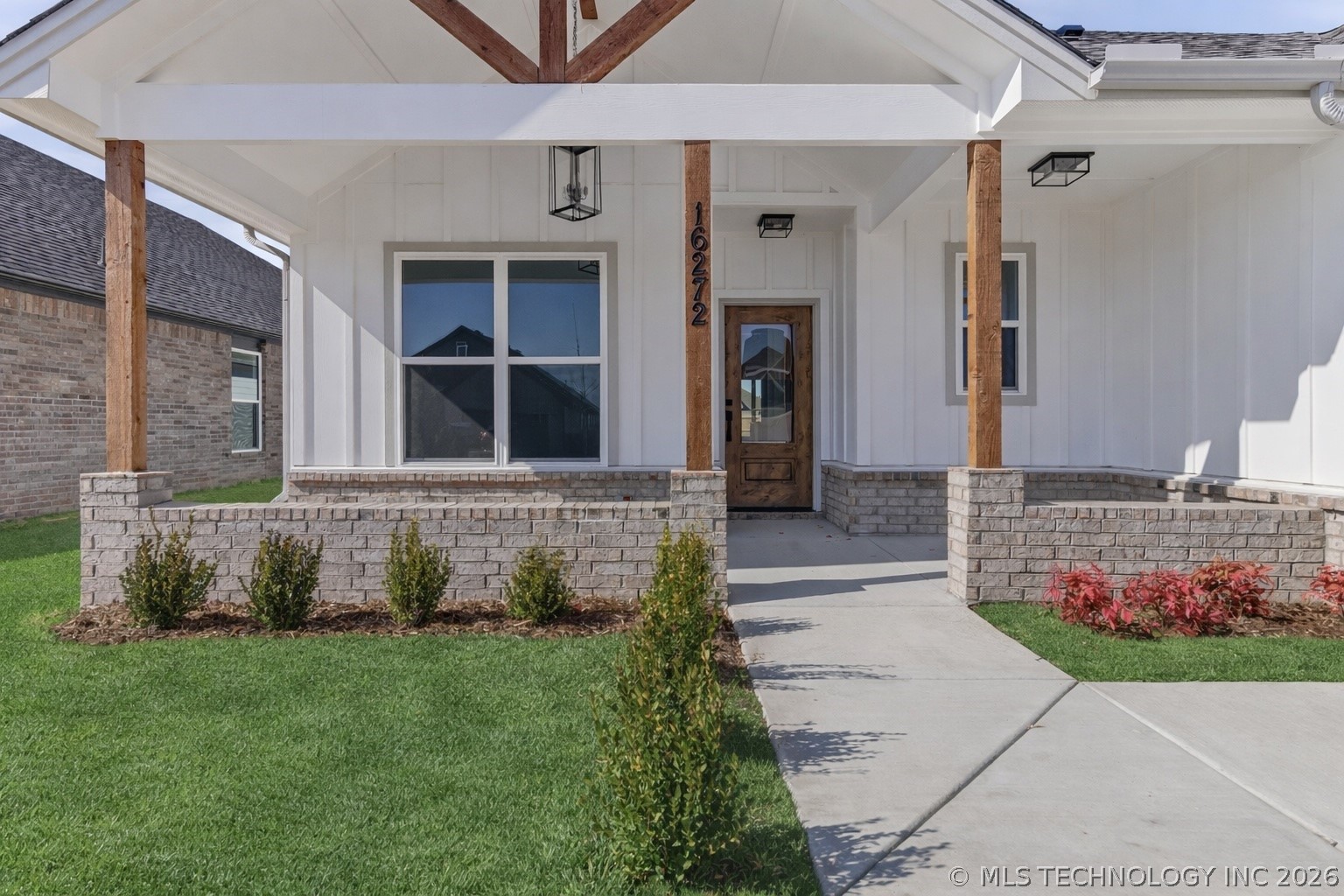 16272 S 90 Avenue E Property Photo 3