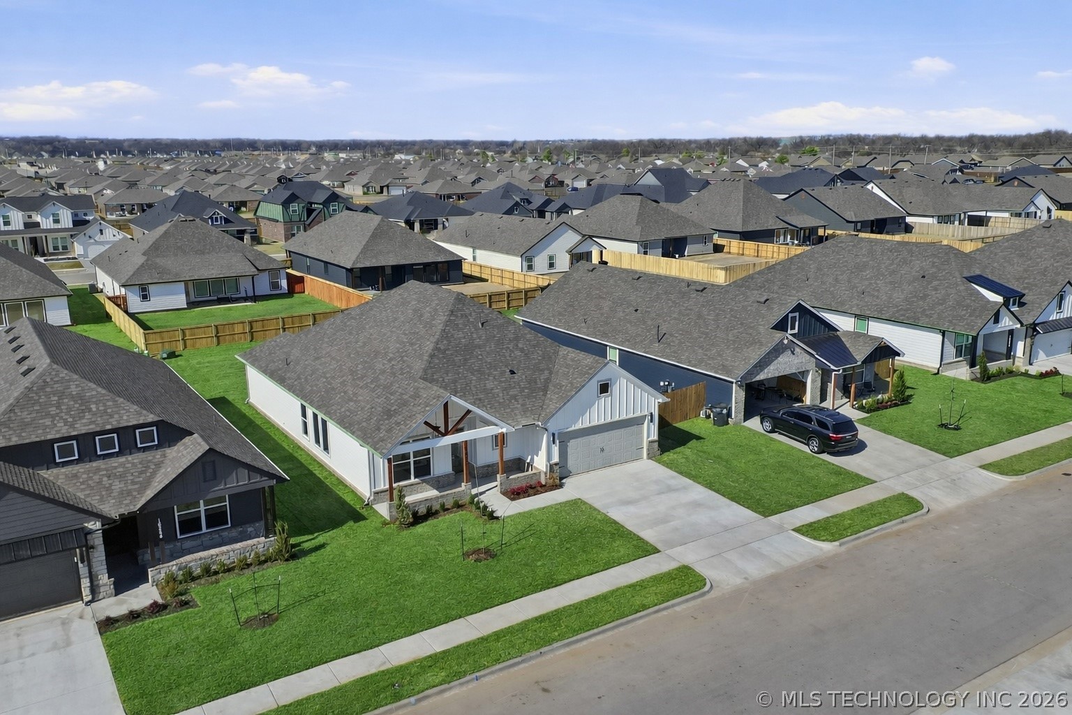 16272 S 90 Avenue E Property Photo 4