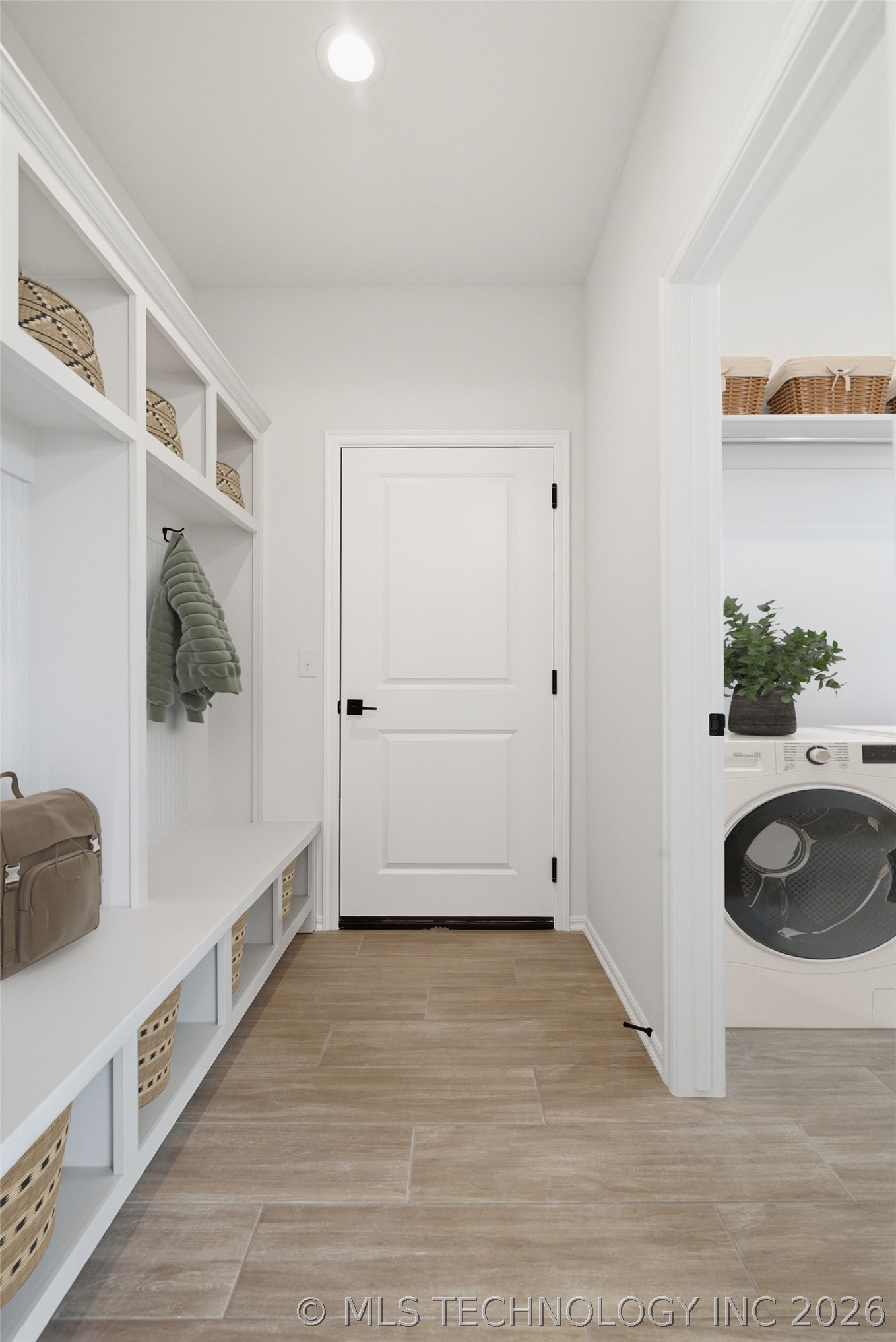 16272 S 90 Avenue E Property Photo 9