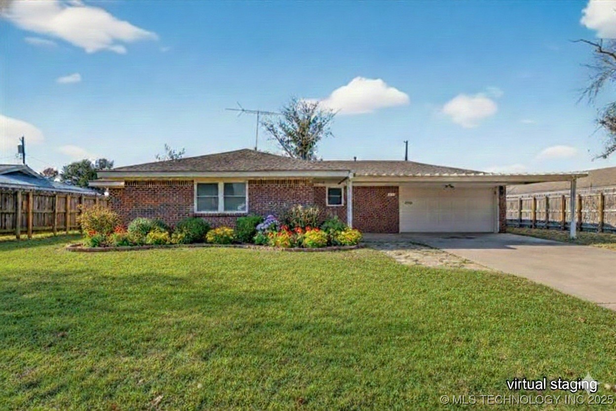 241 Ne Myers Avenue Property Photo 1