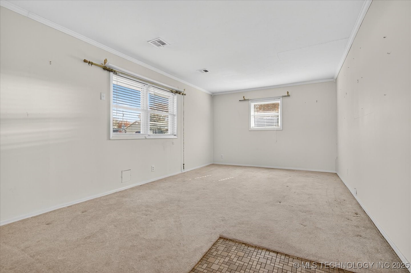 241 Ne Myers Avenue Property Photo 4