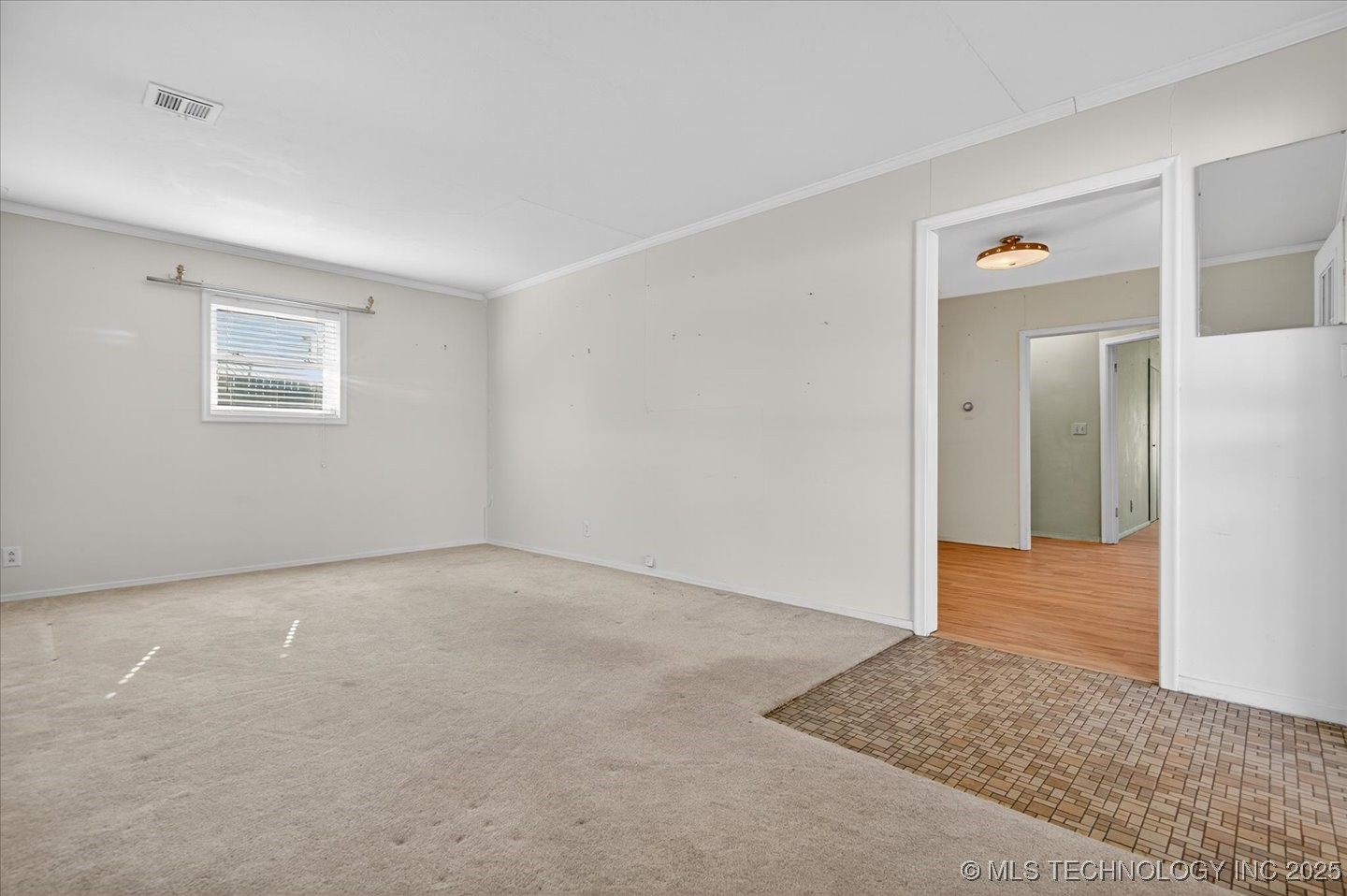 241 Ne Myers Avenue Property Photo 5