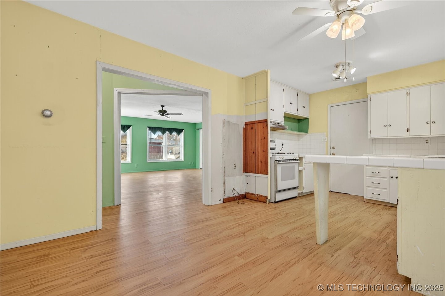 241 Ne Myers Avenue Property Photo 7