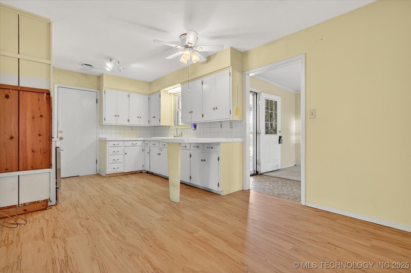 241 Ne Myers Avenue Property Photo 8