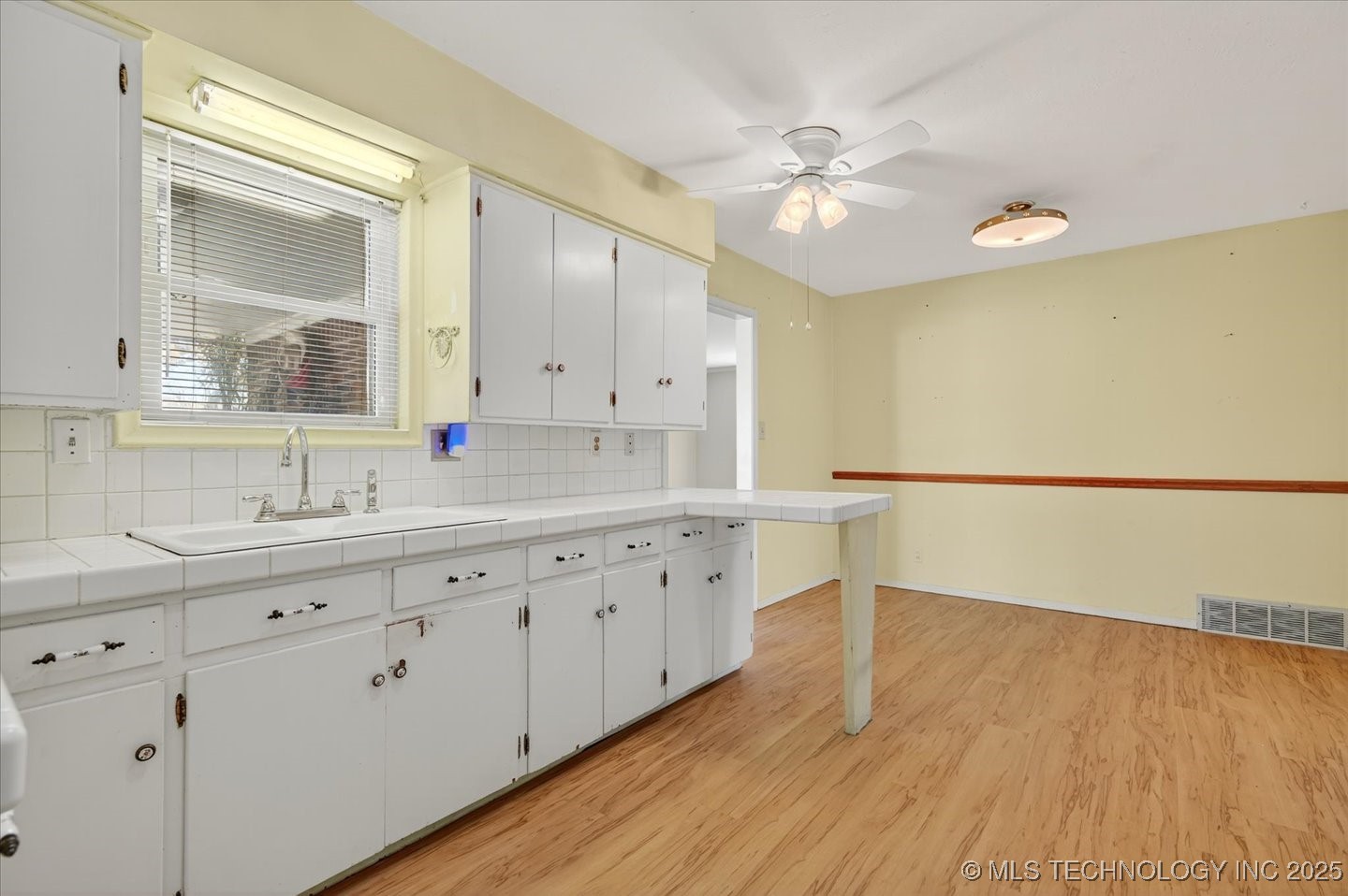 241 Ne Myers Avenue Property Photo 10