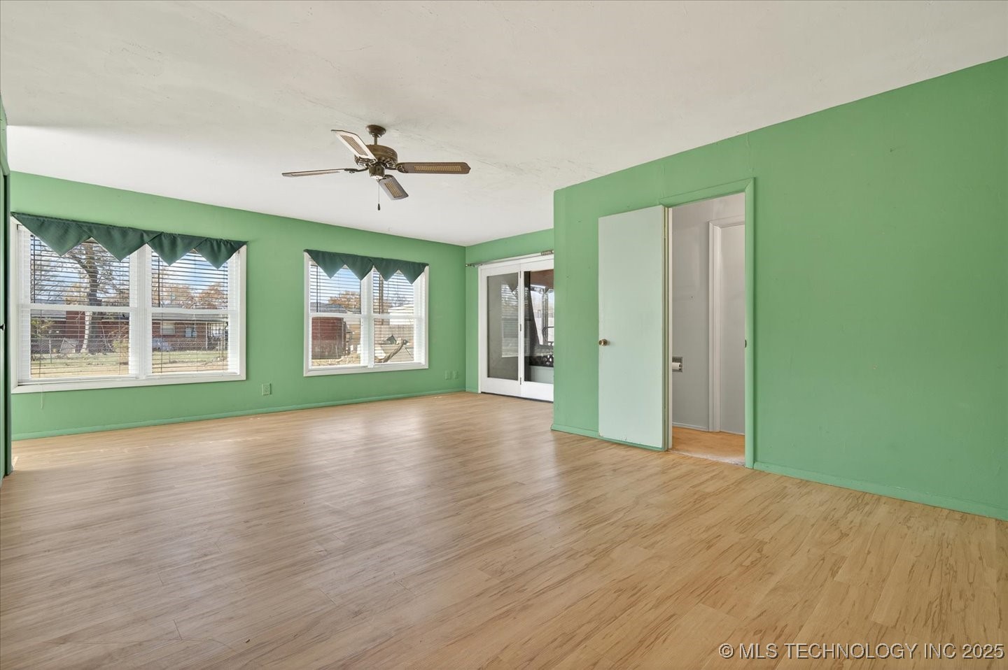 241 Ne Myers Avenue Property Photo 12