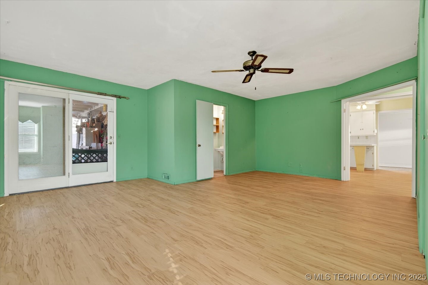 241 Ne Myers Avenue Property Photo 16