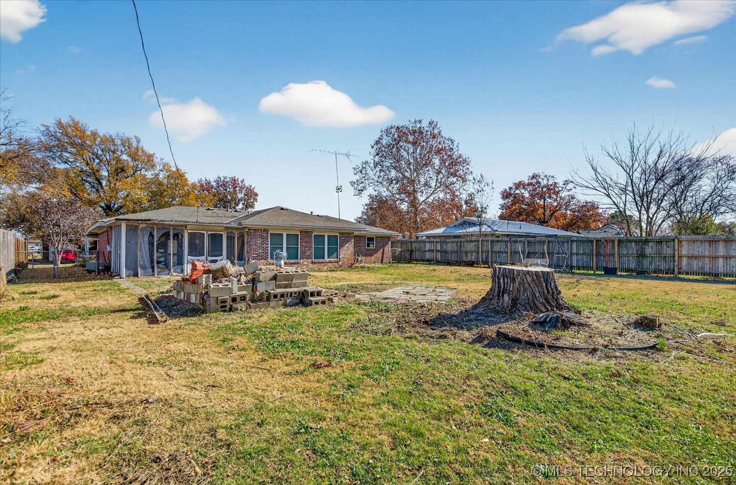 241 Ne Myers Avenue Property Photo 23