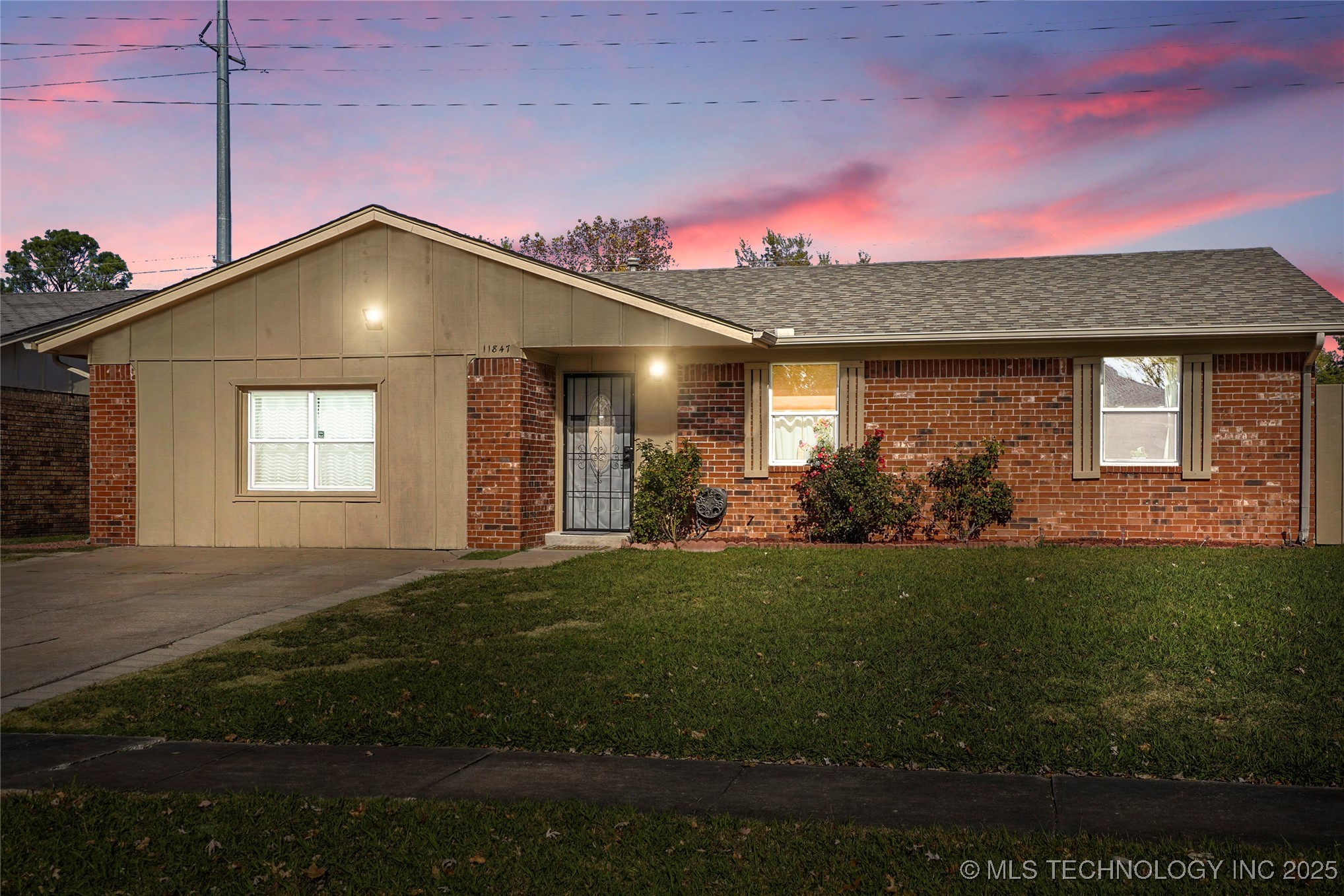 11847 E 36th Street Property Photo 1