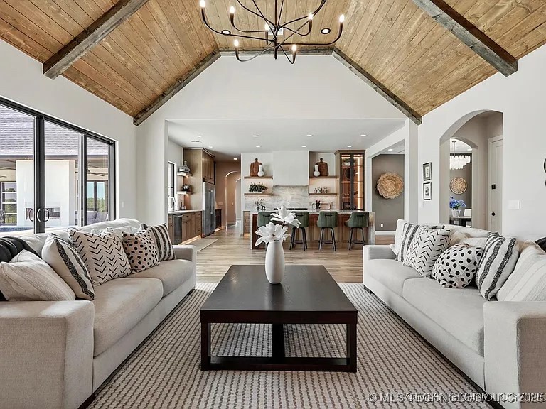 15419 S 27th East Avenue Property Photo 8