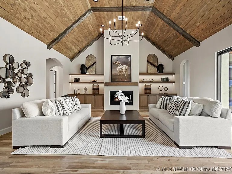 15419 S 27th East Avenue Property Photo 9