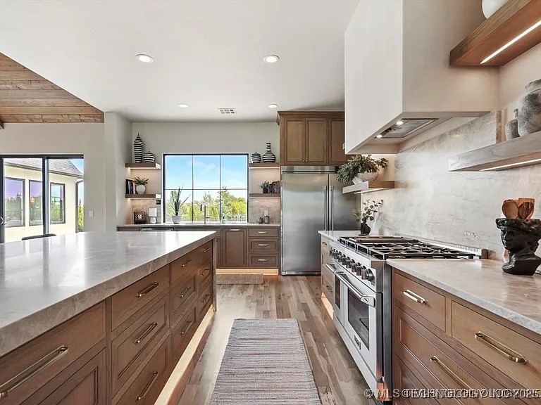 15419 S 27th East Avenue Property Photo 14