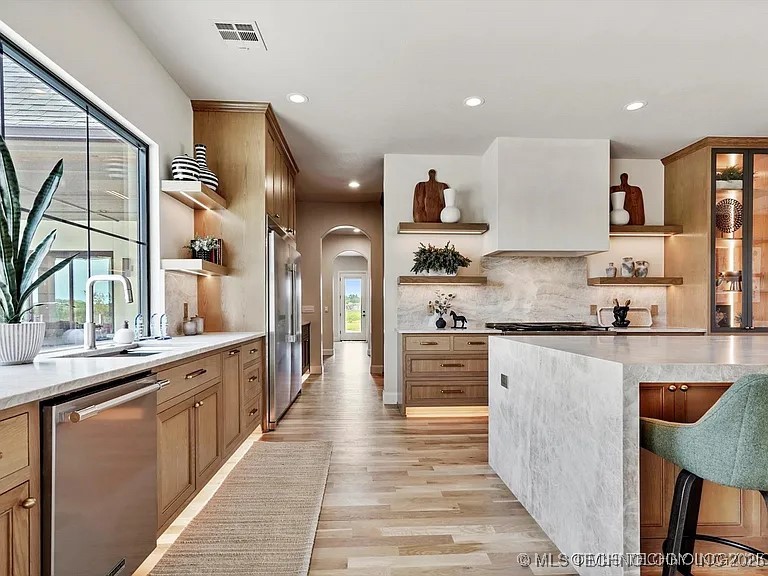 15419 S 27th East Avenue Property Photo 15