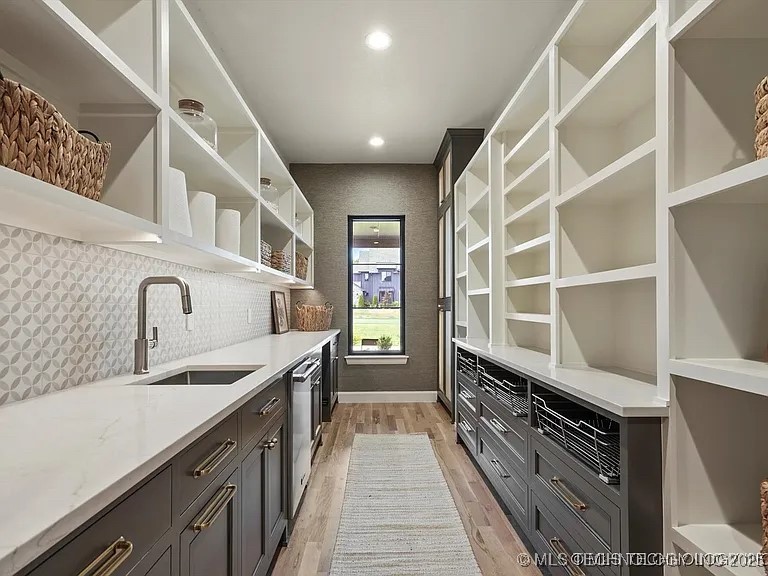 15419 S 27th East Avenue Property Photo 18