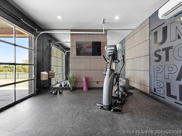 15419 S 27th East Avenue Property Photo 21