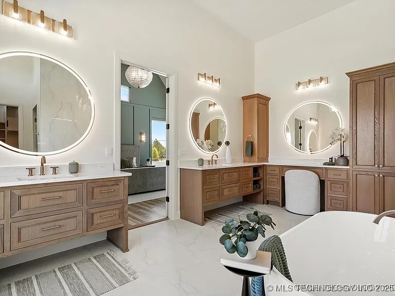 15419 S 27th East Avenue Property Photo 24