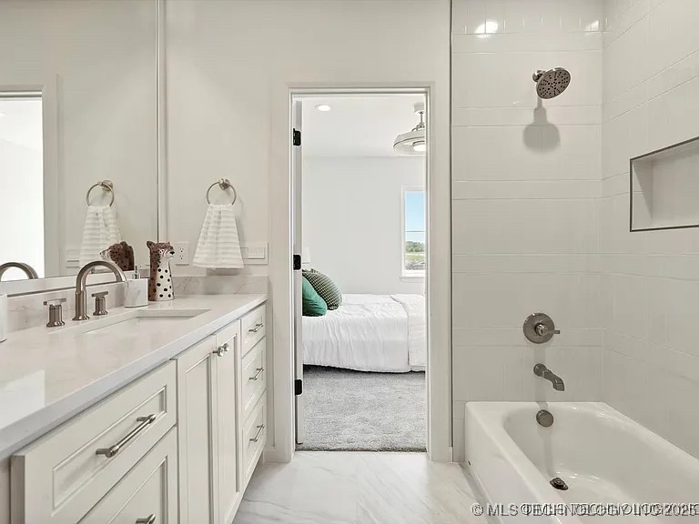 15419 S 27th East Avenue Property Photo 35