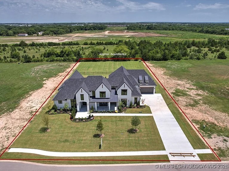 15419 S 27th East Avenue Property Photo 44