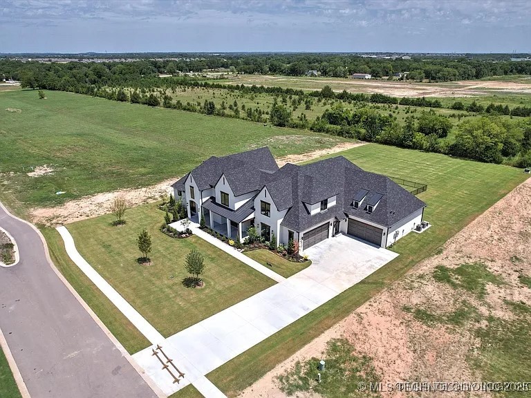 15419 S 27th East Avenue Property Photo 45