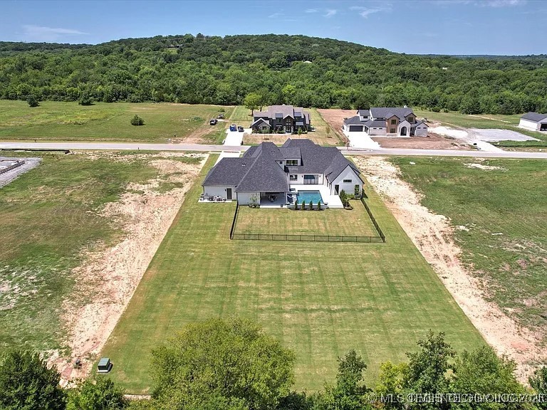 15419 S 27th East Avenue Property Photo 46