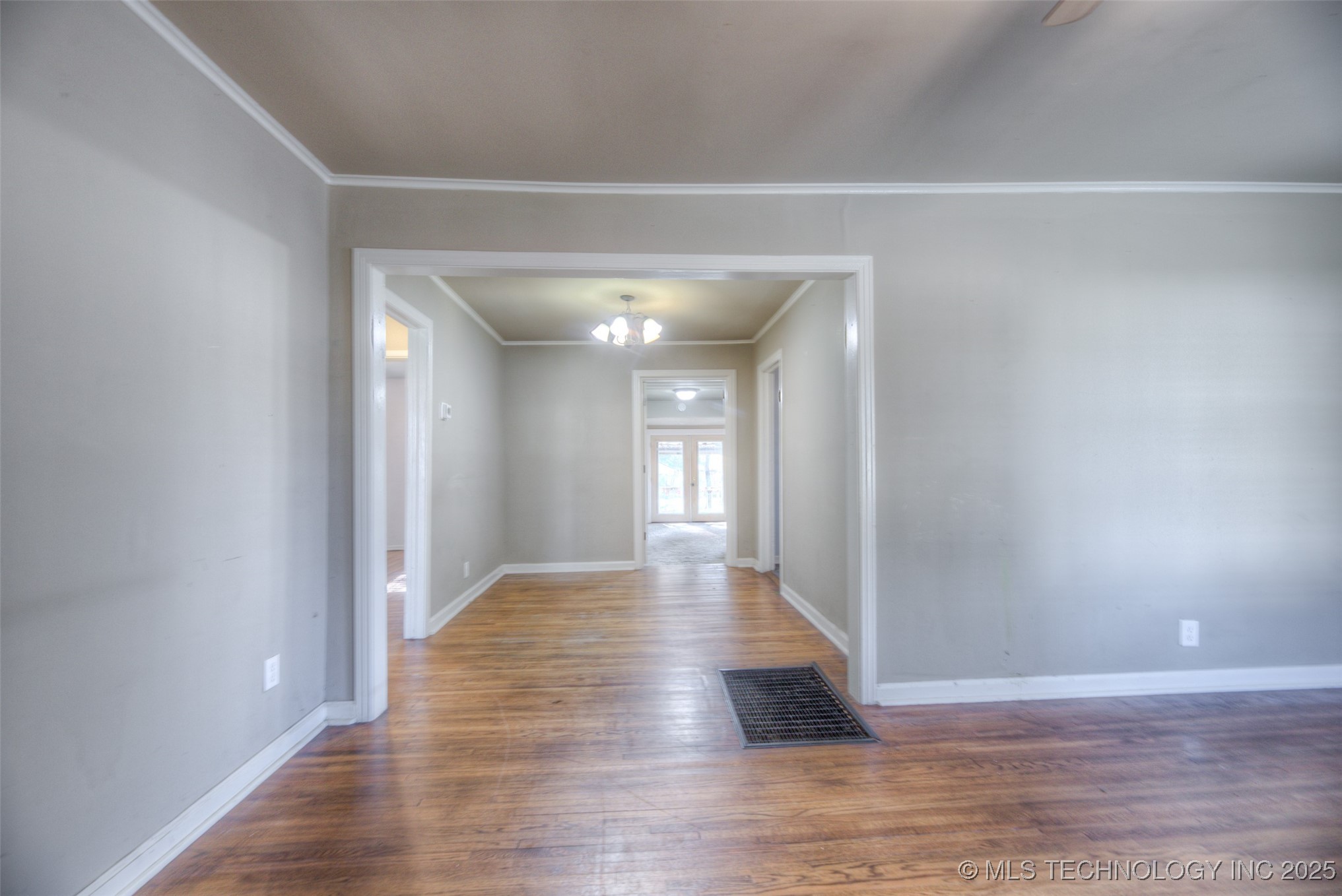 5922 E 4th Terrace Street Property Photo 3