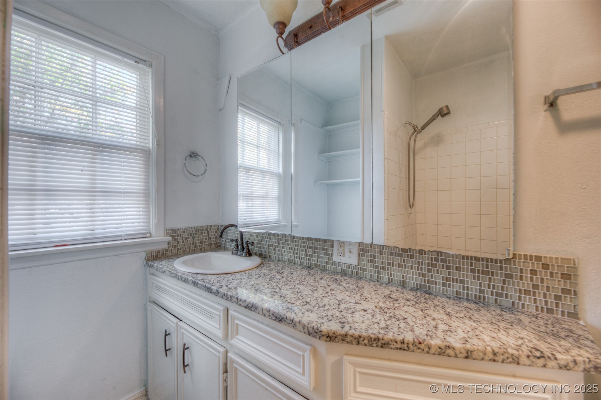 5922 E 4th Terrace Street Property Photo 18