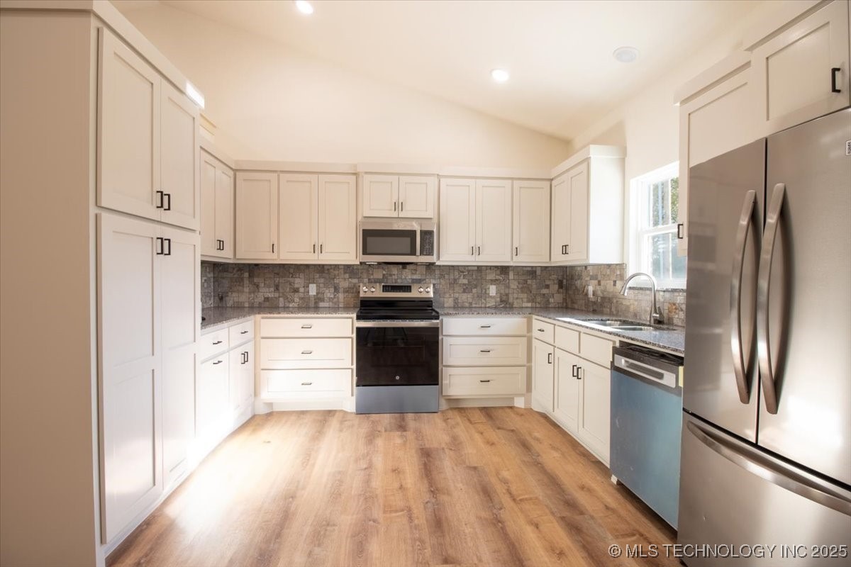 400 Vine Street Property Photo 8