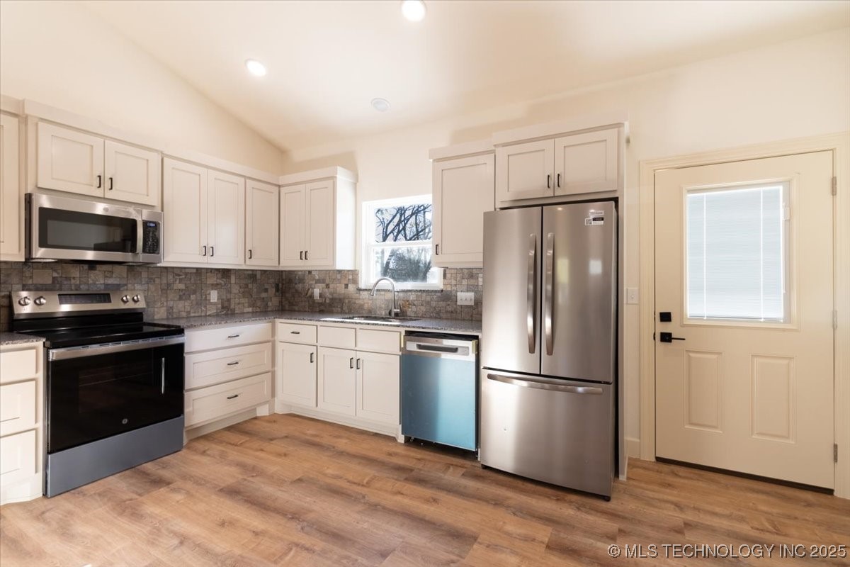 400 Vine Street Property Photo 9