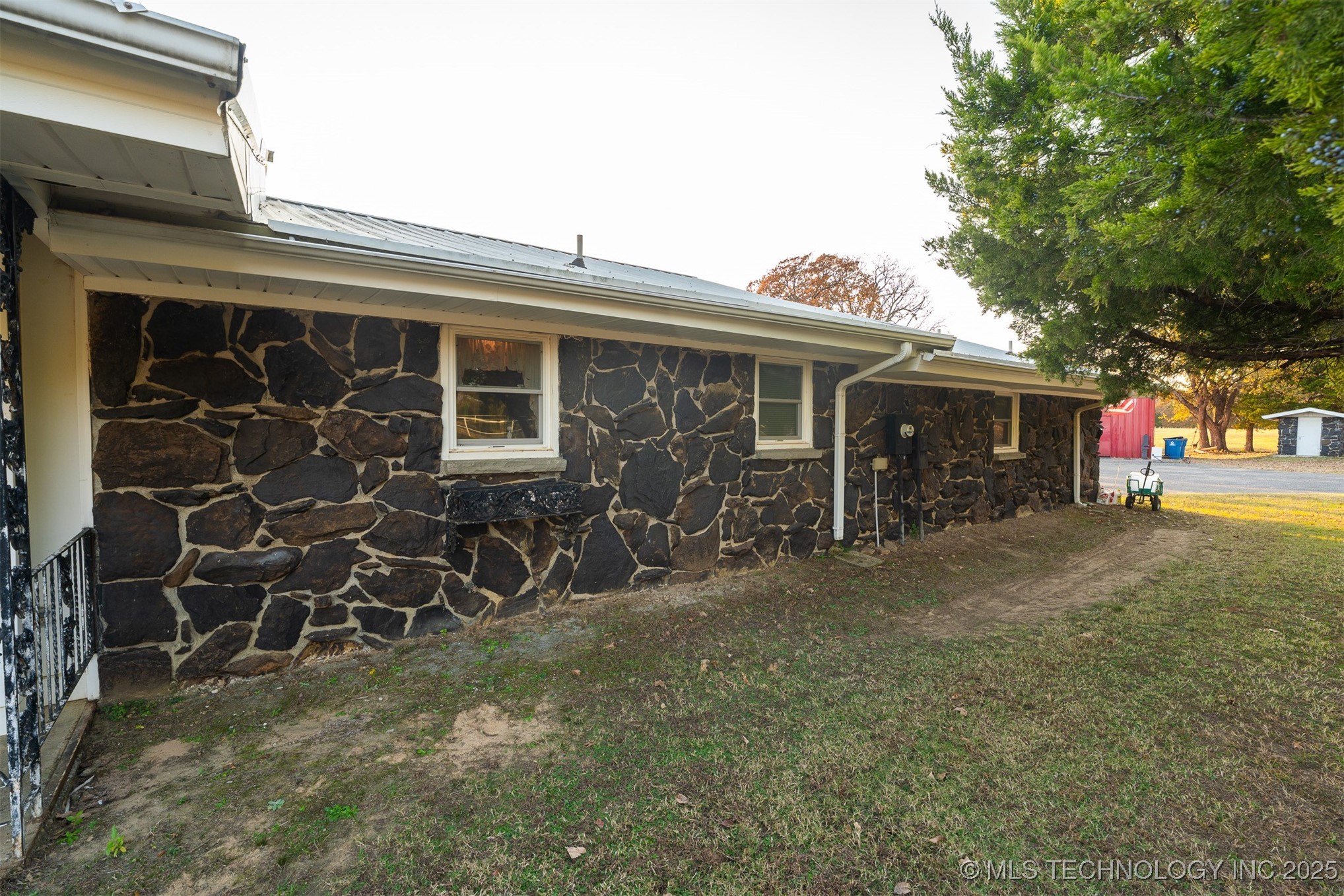 379 Nale Road Property Photo 17