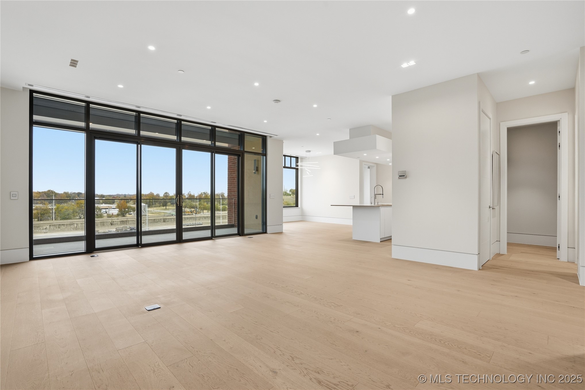 405 N Main Street 6b Property Photo 8