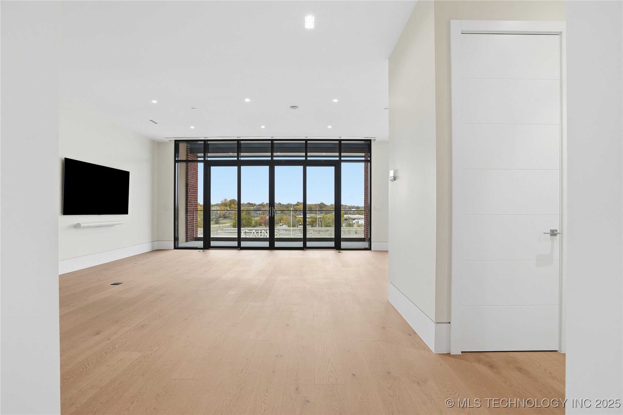 405 N Main Street 6b Property Photo 9