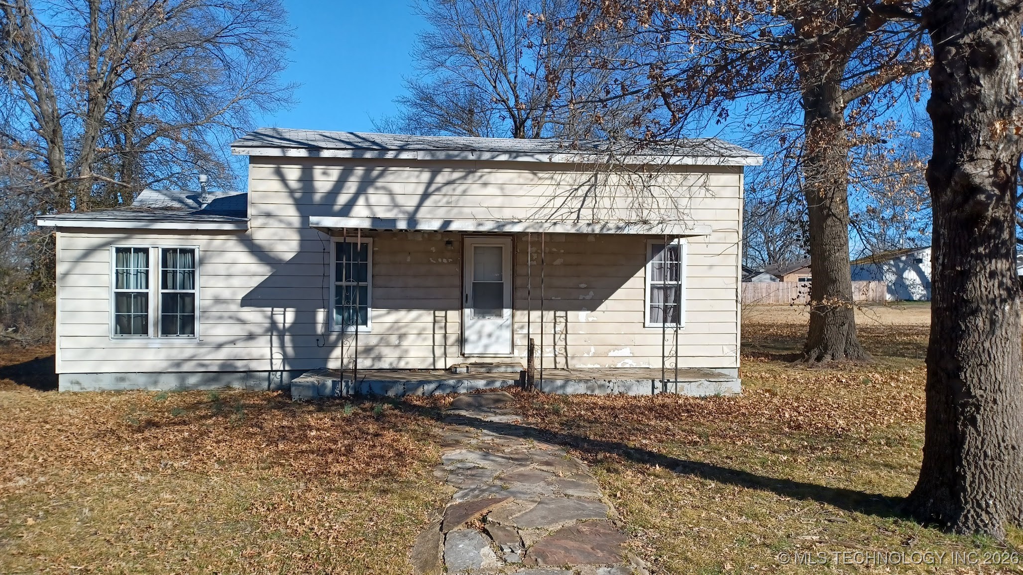 219 W Denbo Street Property Photo 1