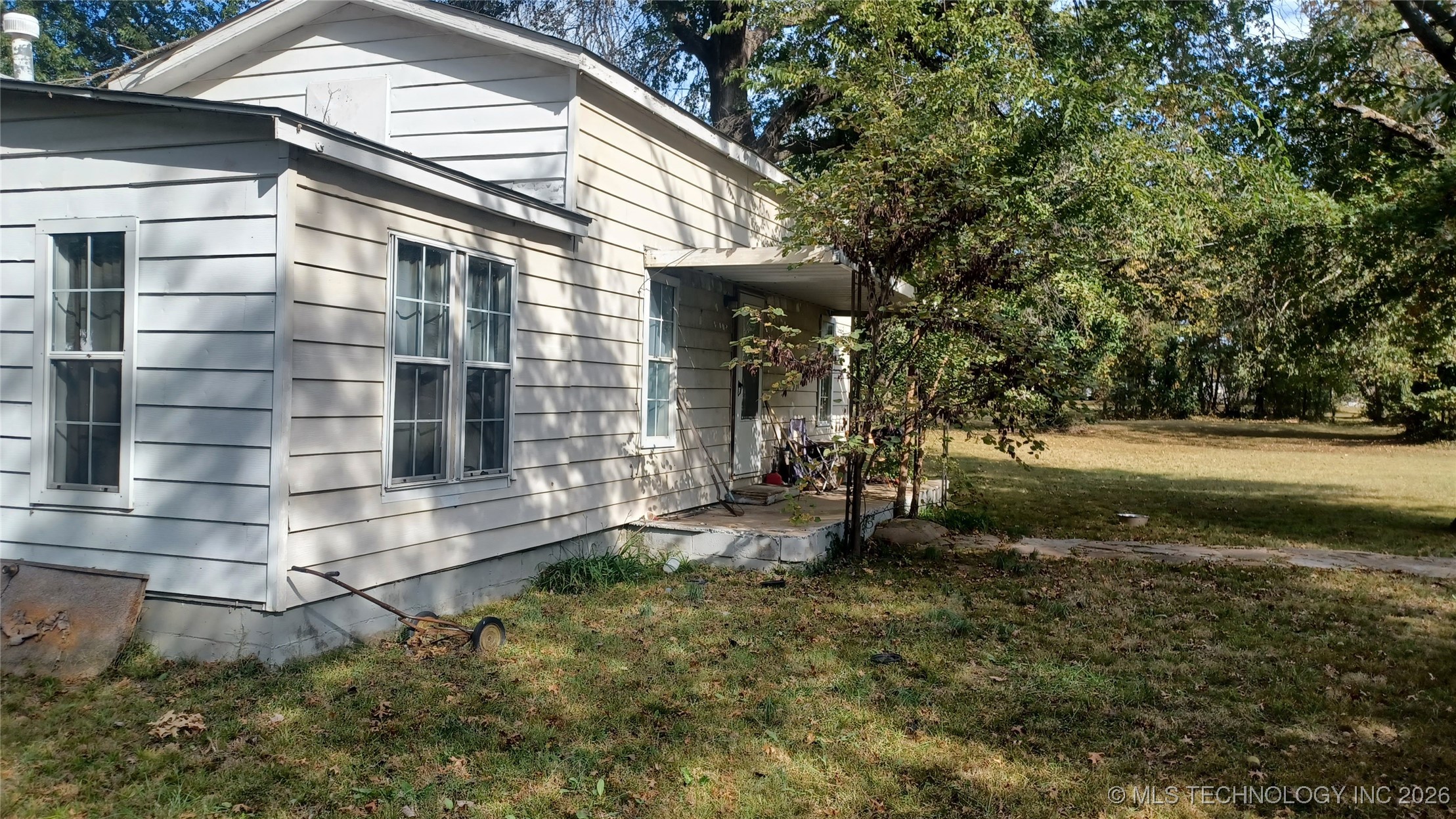 219 W Denbo Street Property Photo 3