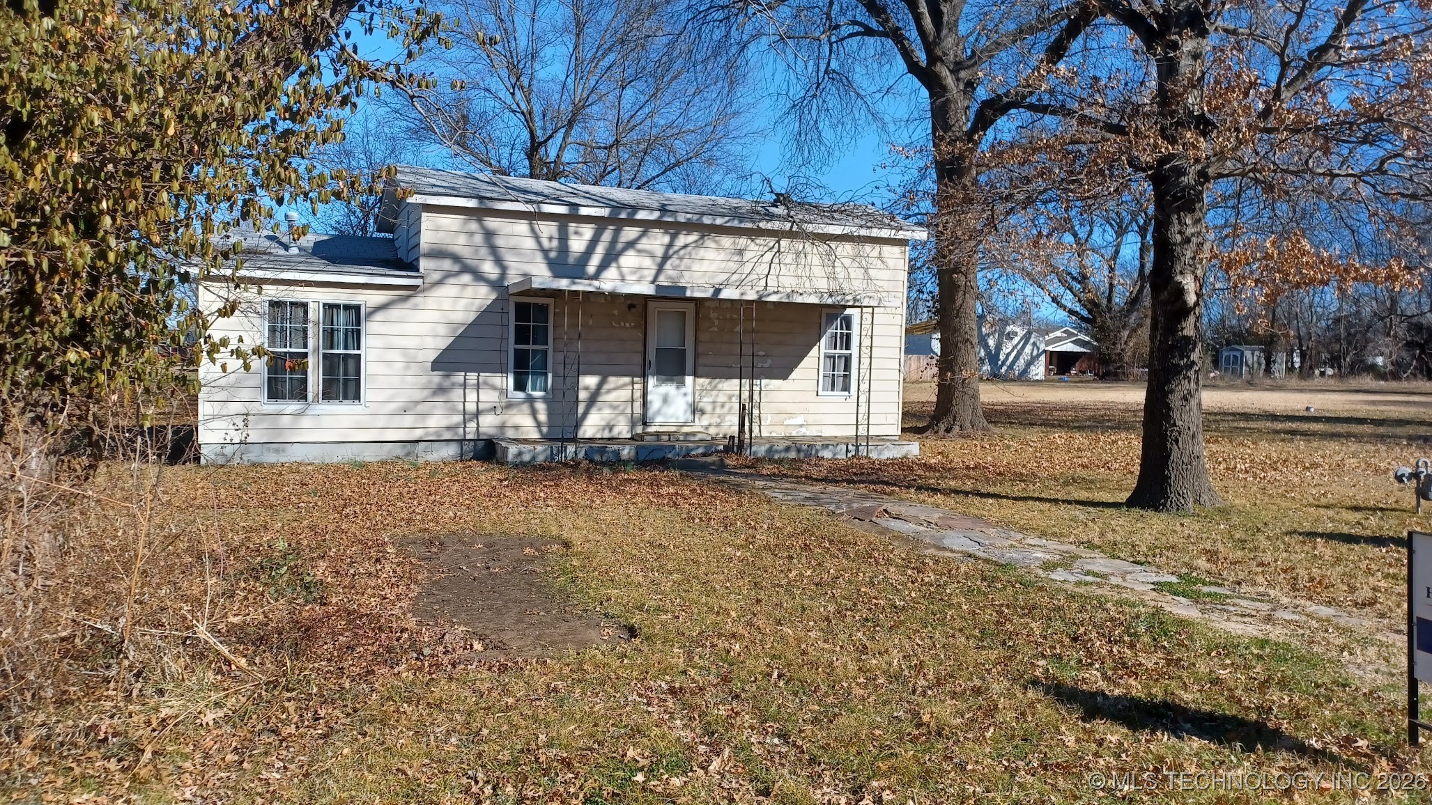 219 W Denbo Street Property Photo 4