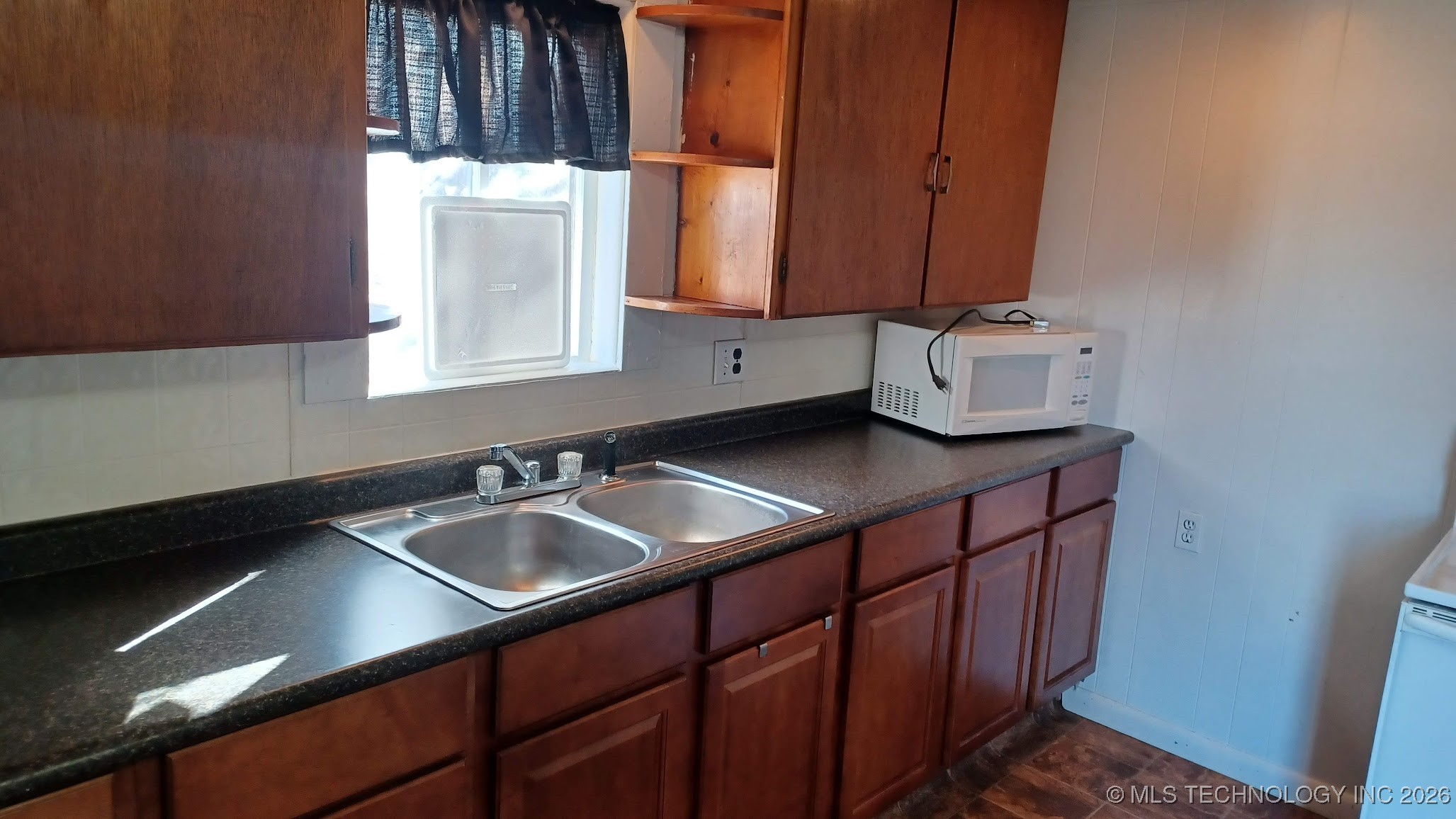 219 W Denbo Street Property Photo 8